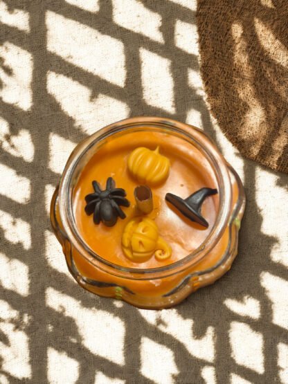 🎃✨ Fluorescent Pumpkin Pie Candle with Crystals – Handmade Fall Magic ✨🎃